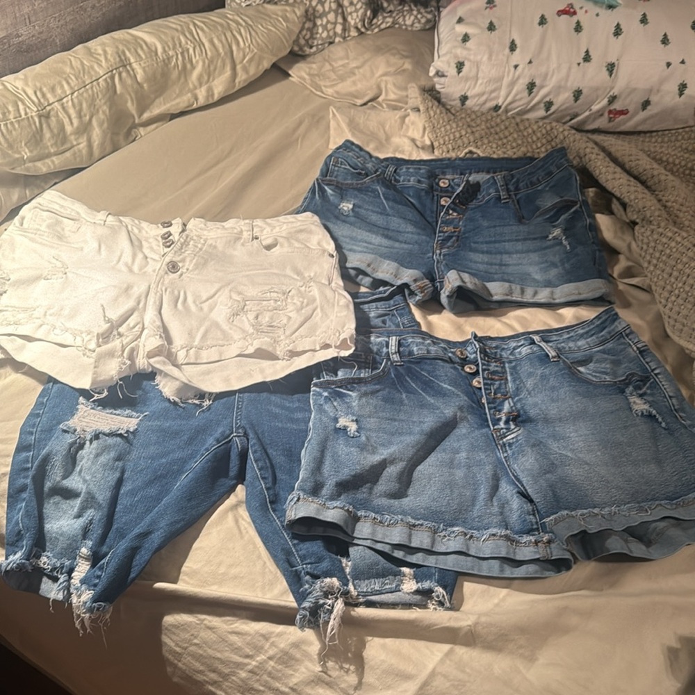 Lot of 4 women’s denim shorts- All size XL